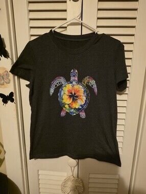 Source Unknown Dark Gray Tee with Multicolor Sea Turtle Graphic